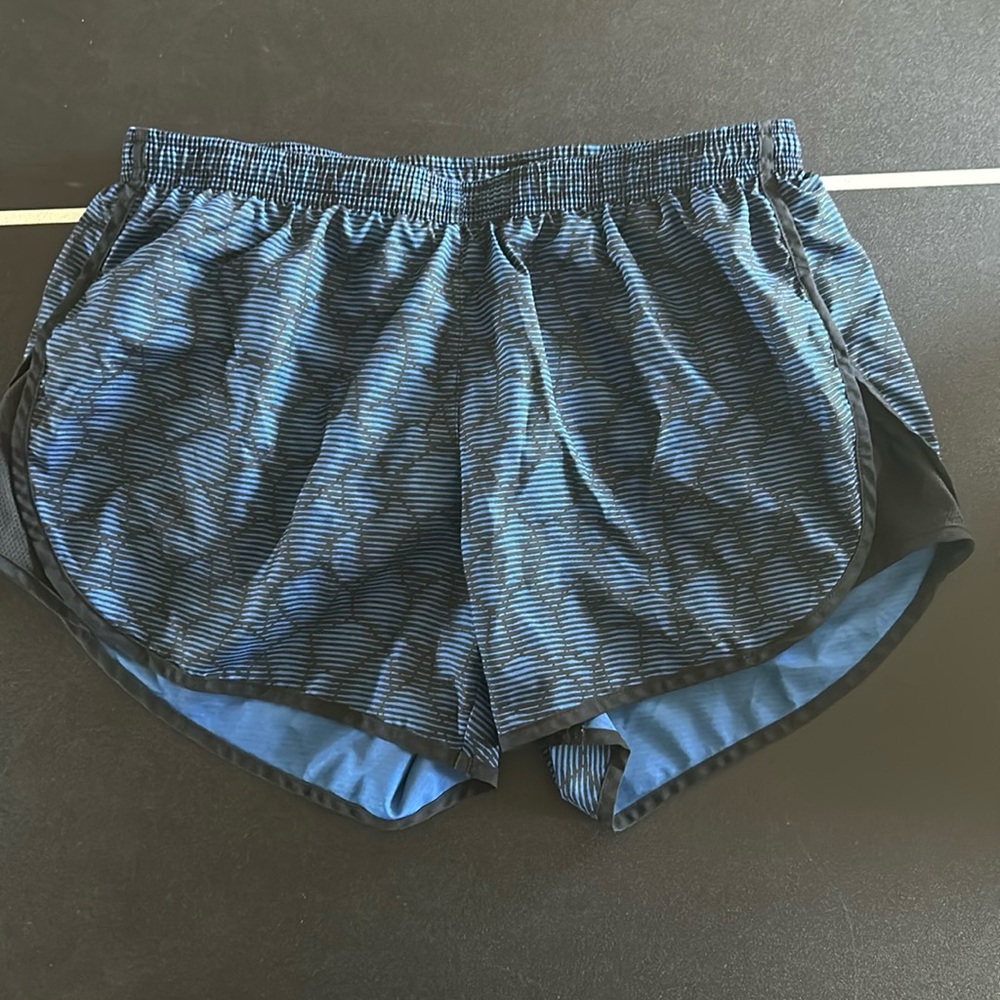 Nike Women’s modern tempo shorts 3”